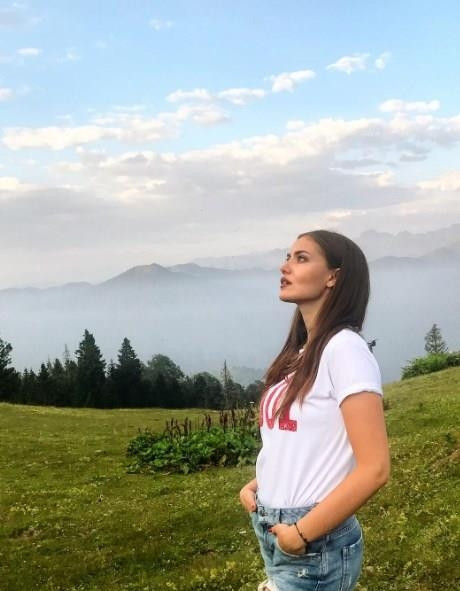 Fahriye Evcenin Pozu Da Taklit Çıktı
