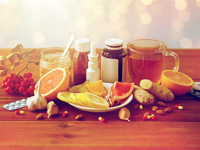 Kışın yaklaştığı şu günlerde soğuk algınlığı ve hastalıklara karşı dirençli olmak için şifayı antibiyotiklerde aramaya gerek yok. Zengin vitamin içerikleri ve besleyici özellikleri ile bağışıklık sistemini güçlendiren doğal yiyeceklere sofranızda yer açarak virüslere savaş açabilirsiniz. Doğal antibiyotik olarak adlandırılan bu besinler her derde deva. İşte hastalıklara karşı düşman 10 doğal antibiyotik... Kışın yaklaştığı şu günlerde soğuk algınlığı ve hastalıklara karşı dirençli olmak için şifayı antibiyotiklerde aramaya gerek yok. Zengin vitamin içerikleri ve besleyici özellikleri ile bağışıklık sistemini güçlendiren doğal yiyeceklere sofranızda yer açarak virüslere savaş açabilirsiniz. Doğal antibiyotik olarak adlandırılan bu besinler her derde deva. İşte hastalıklara karşı düşman 10 doğal antibiyotik...