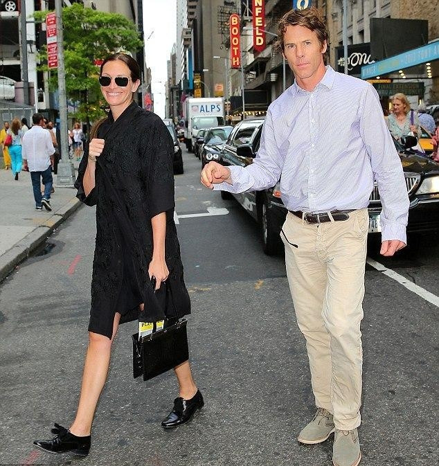 JULIA ROBERTS (DANIEL MODER)