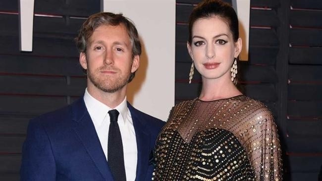 ANNE HATHAWAY (ADAM SHULMAN)