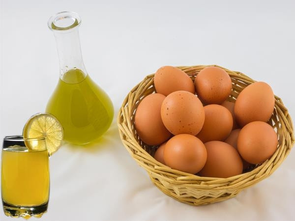 Zeytinyağı ve Yumurta Sarısı Maskesi: