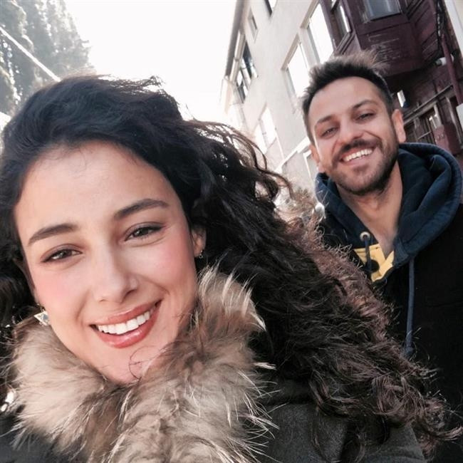 Erkan Kolçak Köstendil - Cansu Tosun Erkan Kolçak Köstendil - Cansu Tosun