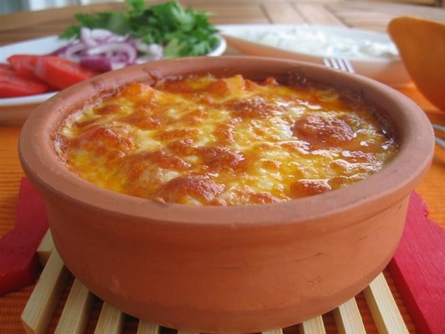 Güveçte Kaşarlı Hindi Sote
