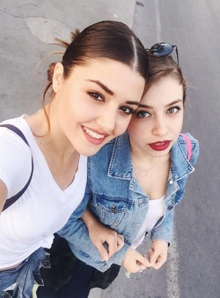 Hande Erçel ve Gamze Erçel