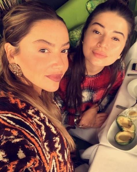 Hadise Açıkgöz ve Derya Açıkgöz