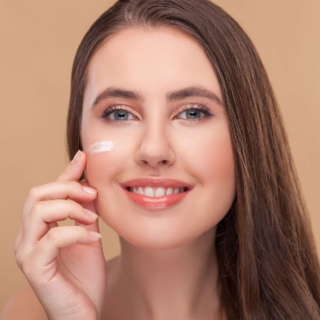 Yağlı ciltler de nemlendirici kullanmalı