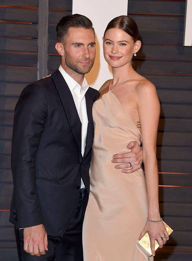 Adam Levine & Behati PrinslooYaş Farkı: 10