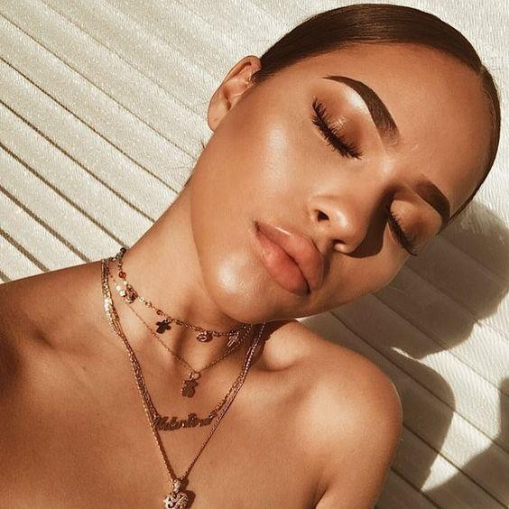Doğadan Yüzümüze: Toprak ve Yeşil Tonlu Makyaj