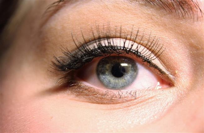 Kolay Eyeliner Tekniği Kolay Eyeliner Tekniği