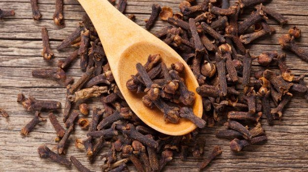 SAÇ VE CİLT KORUMASINDA ETKİLİ