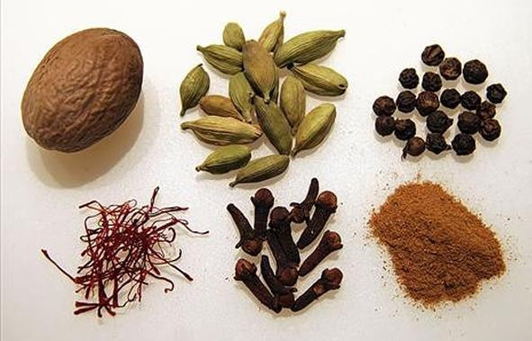 Muskat (Küçük Hindistancevizi) ve Karanfil