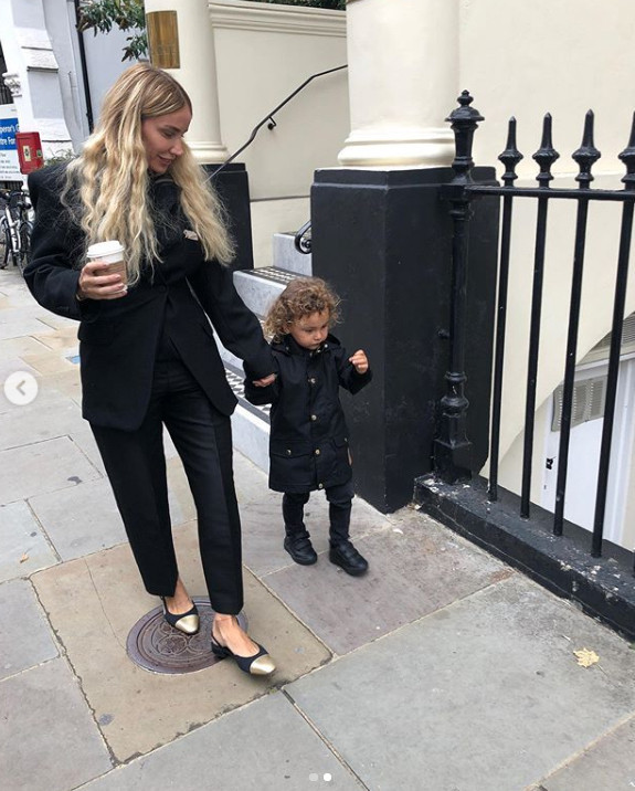 Azur Beyin okulda ilk günü: O da Londrada okuyor