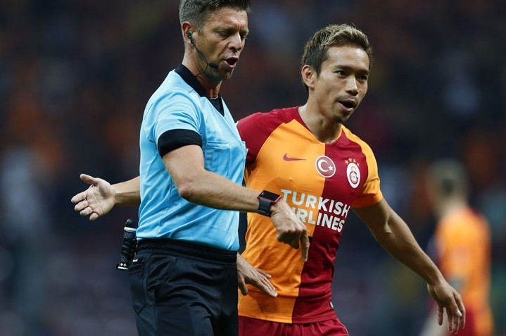 Terimsiz Galatasaray sahaya iniyor Radamel Falcao...