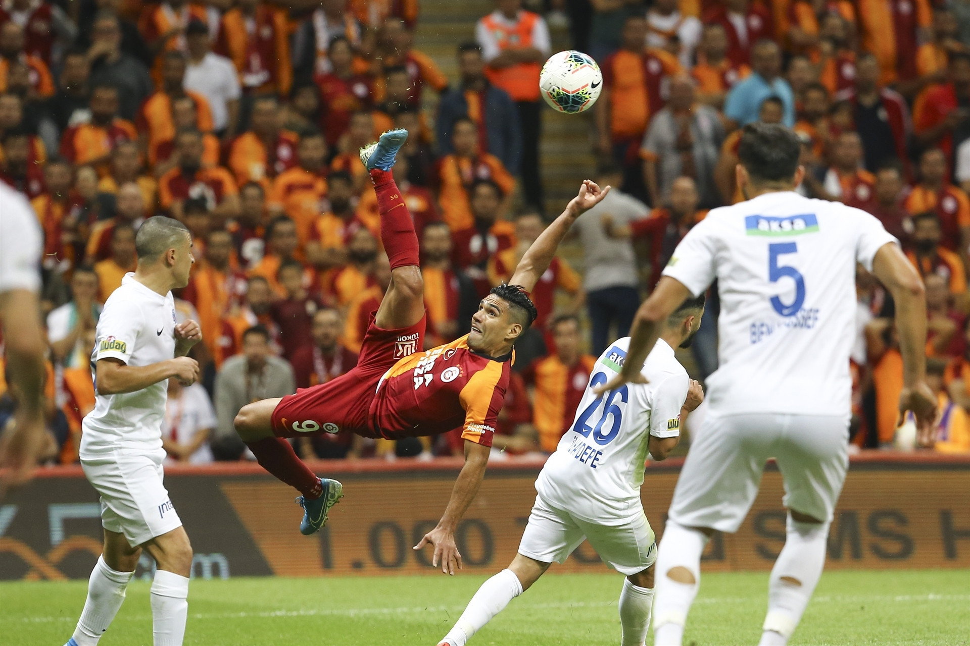Hasan Şaş sigara içerken görüntülendi