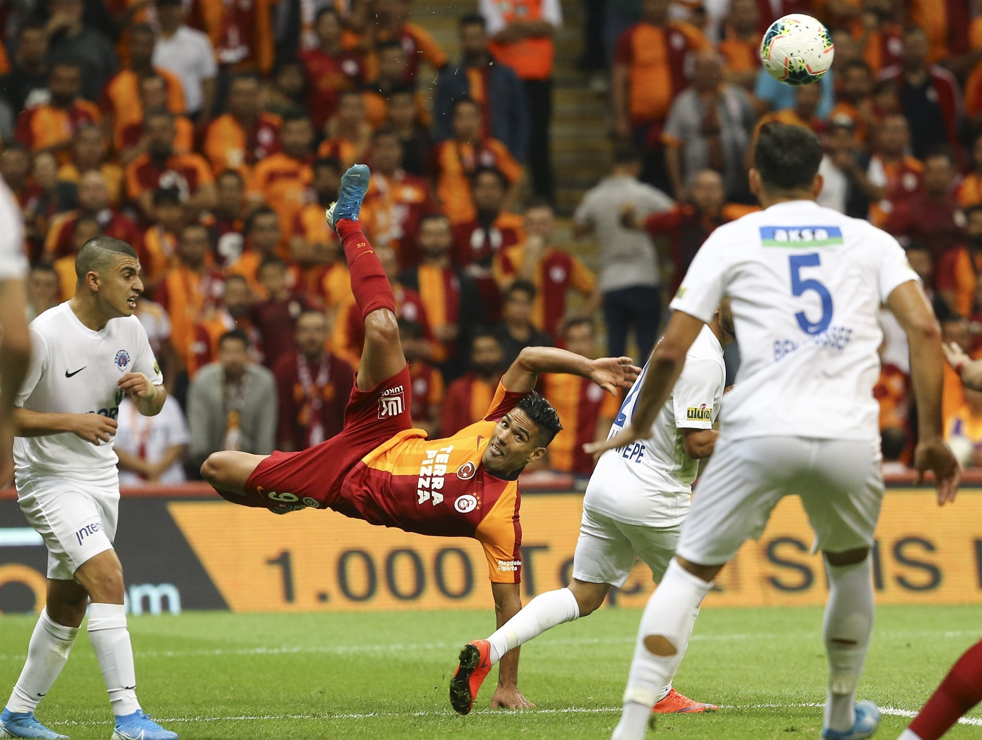 Hasan Şaş sigara içerken görüntülendi