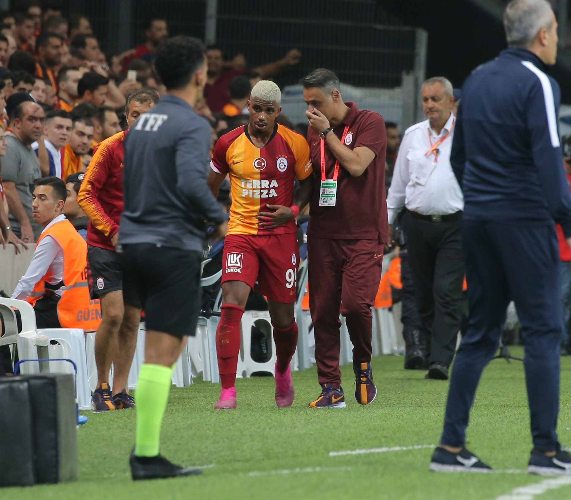 Hasan Şaş sigara içerken görüntülendi