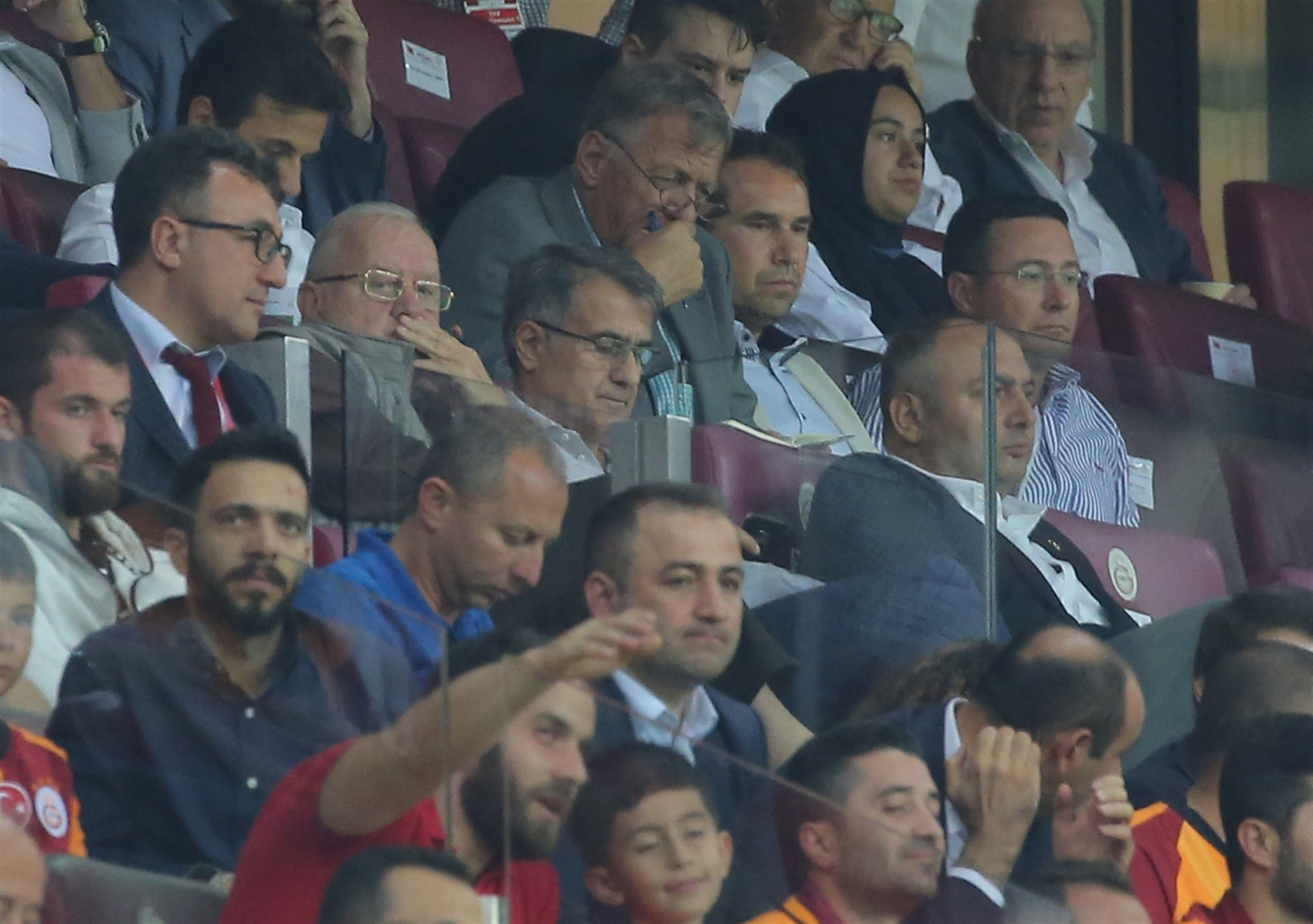 Hasan Şaş sigara içerken görüntülendi