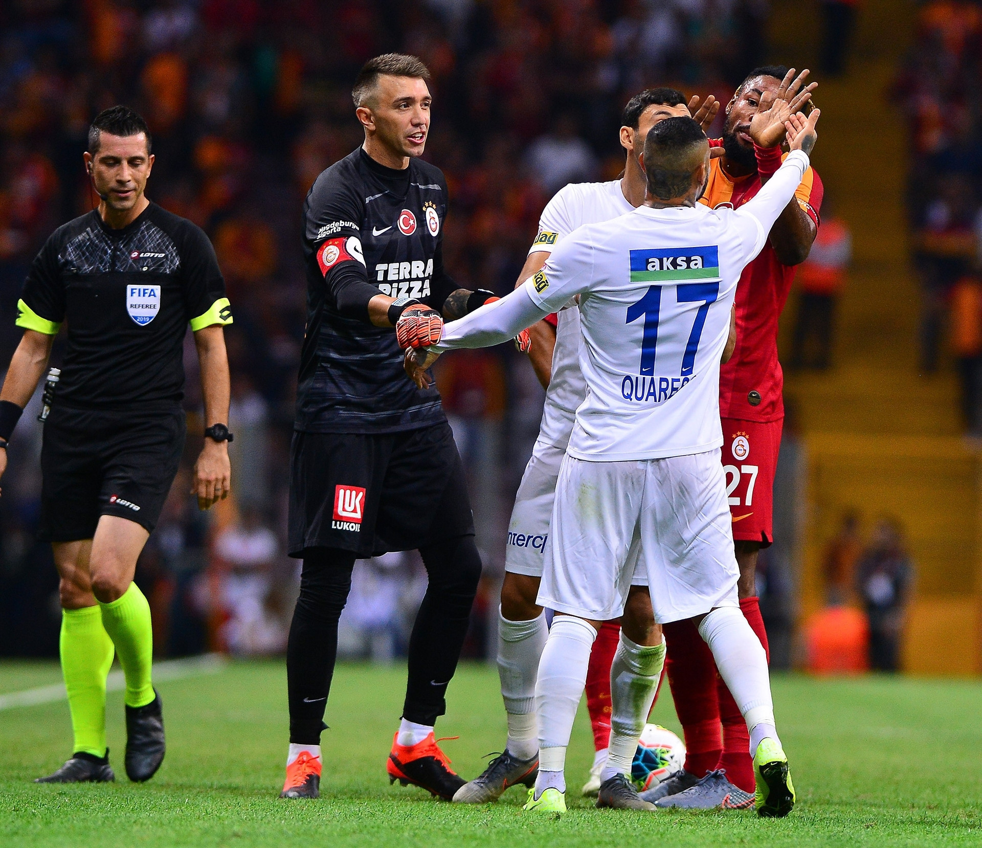 Hasan Şaş sigara içerken görüntülendi