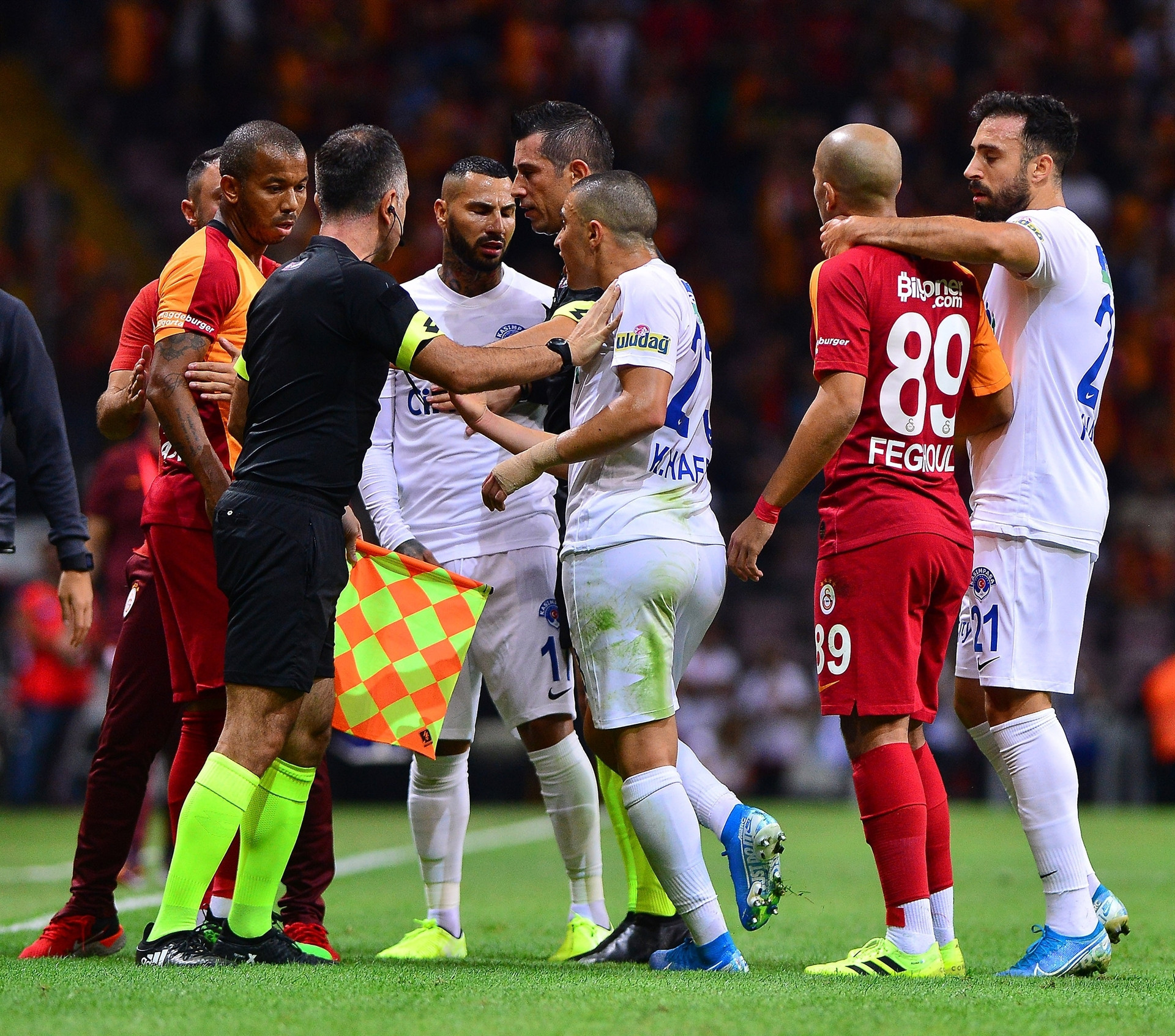 Hasan Şaş sigara içerken görüntülendi