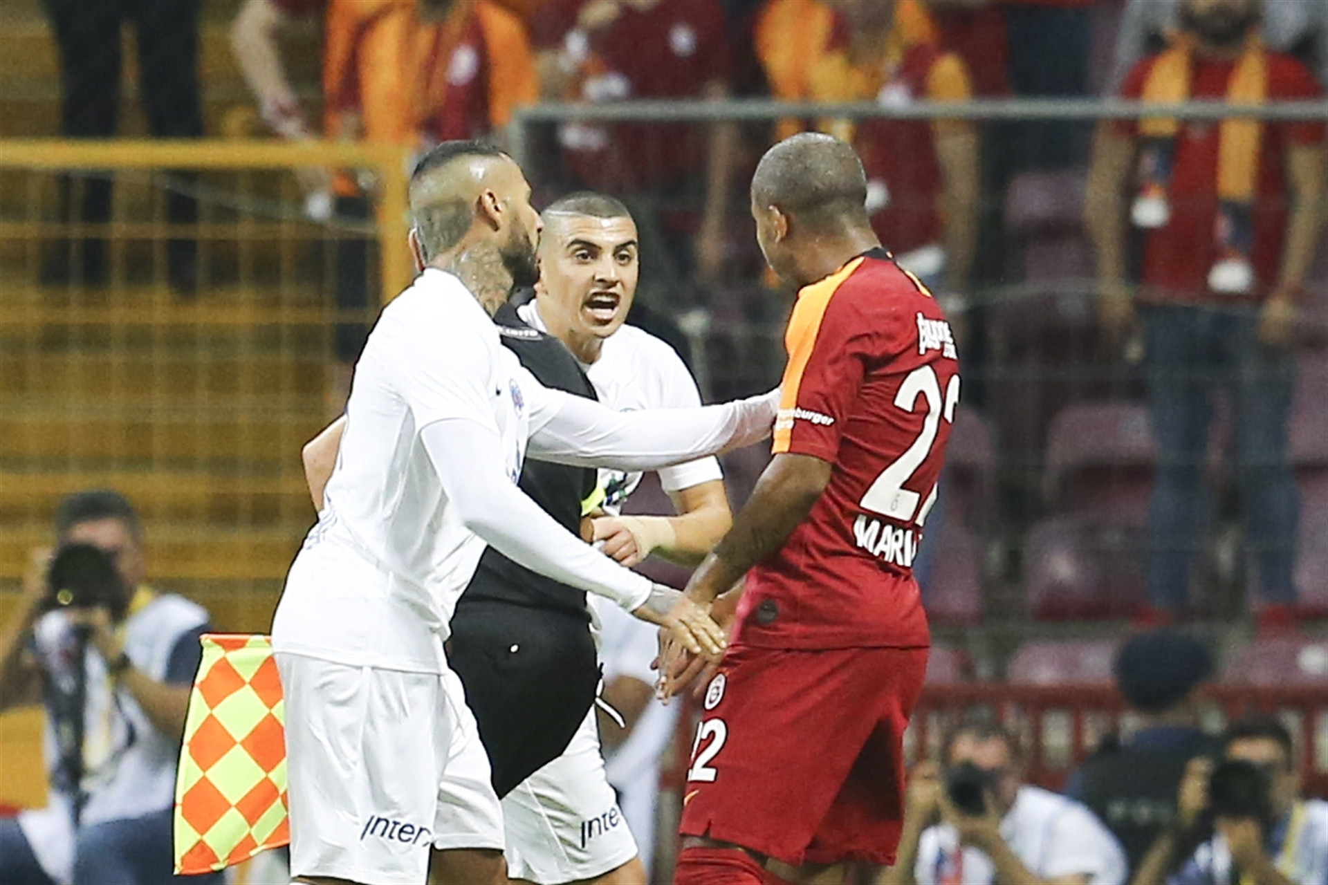 Hasan Şaş sigara içerken görüntülendi