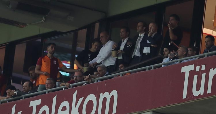 Galatasaray-Kasımpaşa maçına damga vuran top toplayıcı