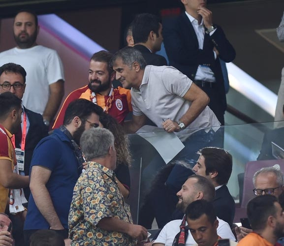 Galatasaray-Kasımpaşa maçına damga vuran top toplayıcı