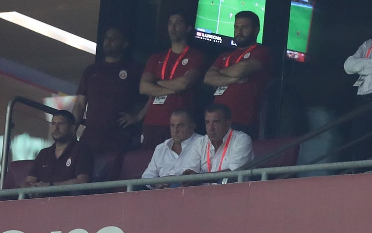 Galatasaray-Kasımpaşa maçına damga vuran top toplayıcı
