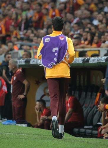 Galatasaray-Kasımpaşa maçına damga vuran top toplayıcı