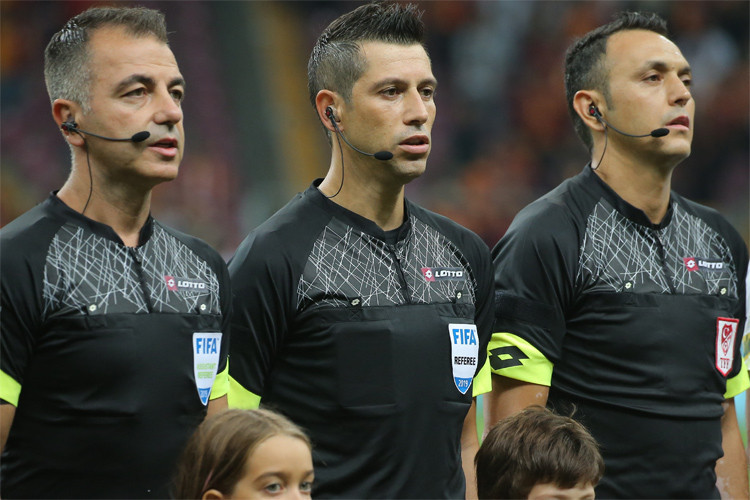 Galatasaray-Kasımpaşa maçına damga vuran top toplayıcı