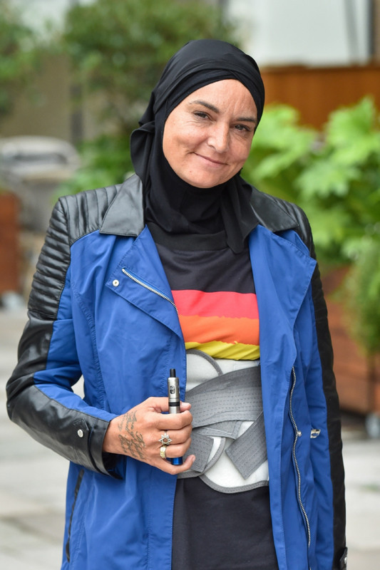 Ünlü şarkıcı ilk kez açıkladı: Beni evine çağırıp dövmeye çalıştı