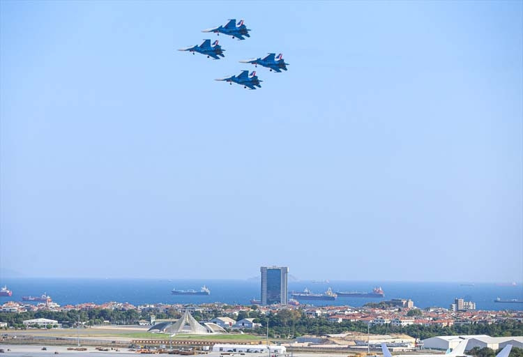 Rus pilotlardan TEKNOFESTte nefes kesen gösteri