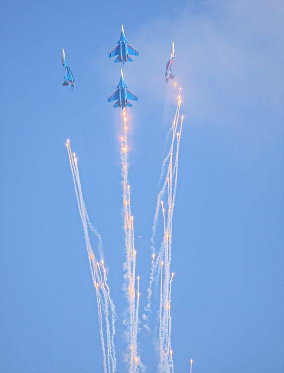 Rus pilotlardan TEKNOFESTte nefes kesen gösteri