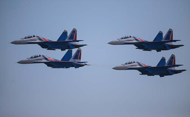 Rus pilotlardan TEKNOFESTte nefes kesen gösteri