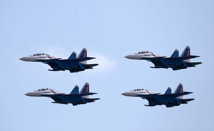 Rus pilotlardan TEKNOFESTte nefes kesen gösteri