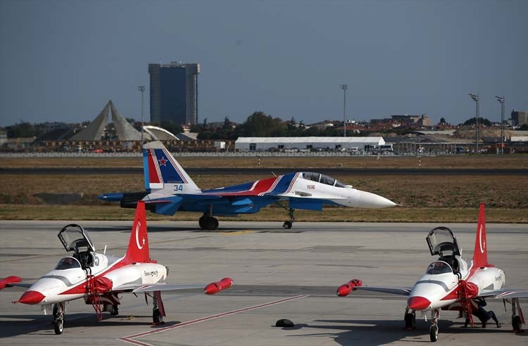 Rus pilotlardan TEKNOFESTte nefes kesen gösteri