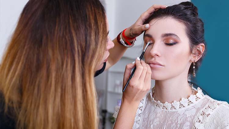 Yukarı çekik gözler