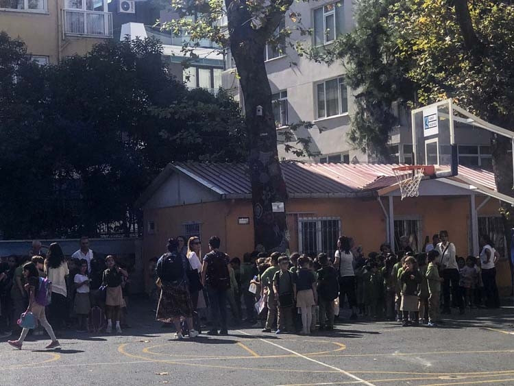 Son dakika: İstanbuldaki deprem sonrası ilk görüntüler Son dakika: İstanbuldaki deprem sonrası ilk görüntüler