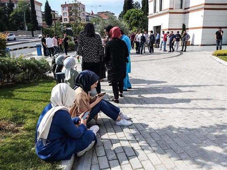 Son dakika: İstanbuldaki deprem sonrası ilk görüntüler Son dakika: İstanbuldaki deprem sonrası ilk görüntüler