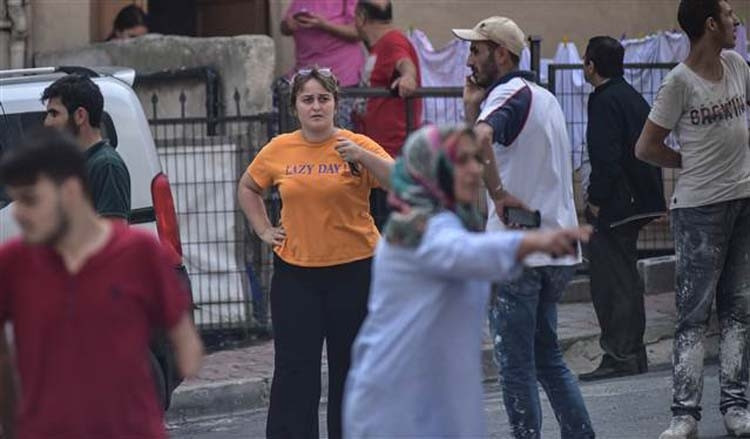 Son dakika: İstanbuldaki deprem sonrası ilk görüntüler Son dakika: İstanbuldaki deprem sonrası ilk görüntüler