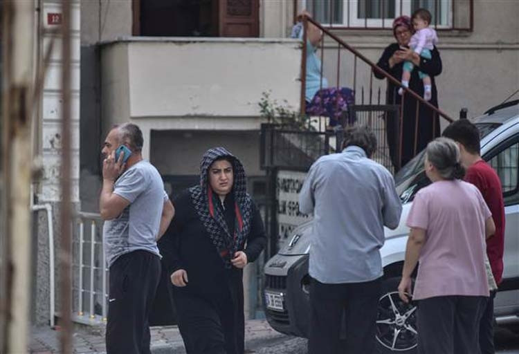 Son dakika: İstanbuldaki deprem sonrası ilk görüntüler Son dakika: İstanbuldaki deprem sonrası ilk görüntüler
