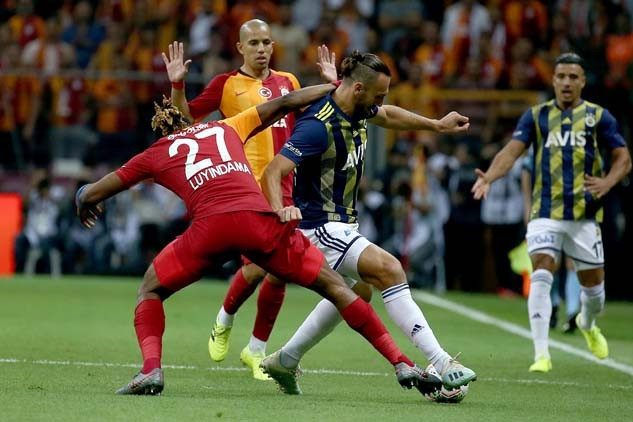 Galatasaray - Fenerbahçe maçından kareler...