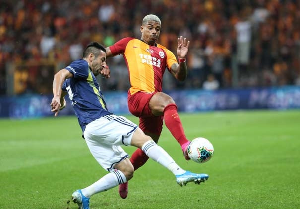 Galatasaray - Fenerbahçe maçından kareler...