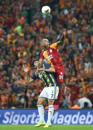 Galatasaray - Fenerbahçe maçından kareler...