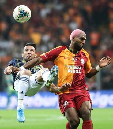 Galatasaray - Fenerbahçe maçından kareler...