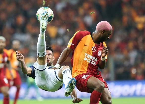 Galatasaray - Fenerbahçe maçından kareler...