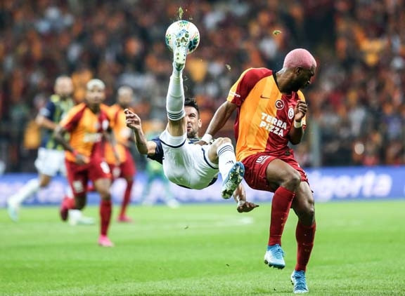 Galatasaray - Fenerbahçe maçından kareler...