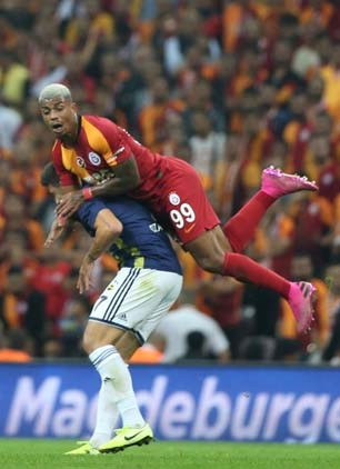 Galatasaray - Fenerbahçe maçından kareler...
