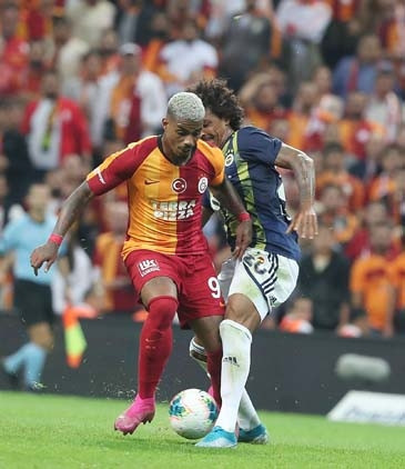 Galatasaray - Fenerbahçe maçından kareler...