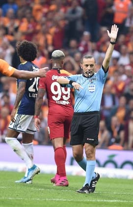 Galatasaray - Fenerbahçe maçından kareler...