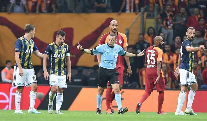 Galatasaray - Fenerbahçe maçından kareler...